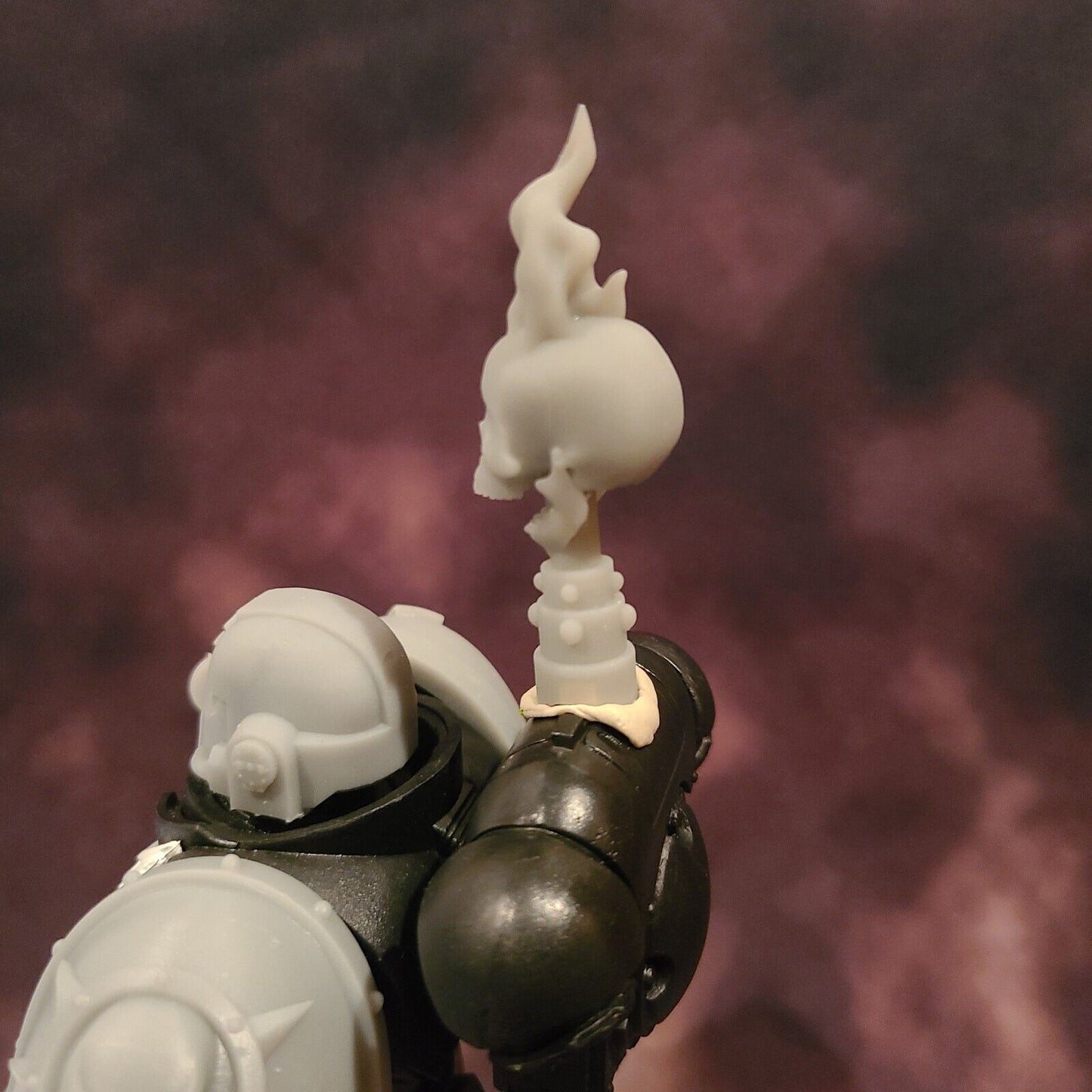 Flaming Skull with Jawbone Relic Backpack Accessory for McFarlane Toys Space Marine Action Figures Accessories