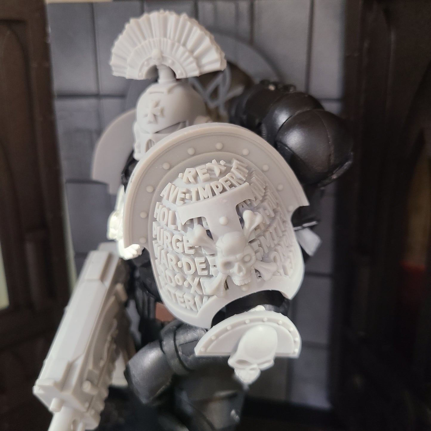 Deathwatch Armour Elbow Fan Plates with Skull for McFarlane Toys Space Marine Action Figures