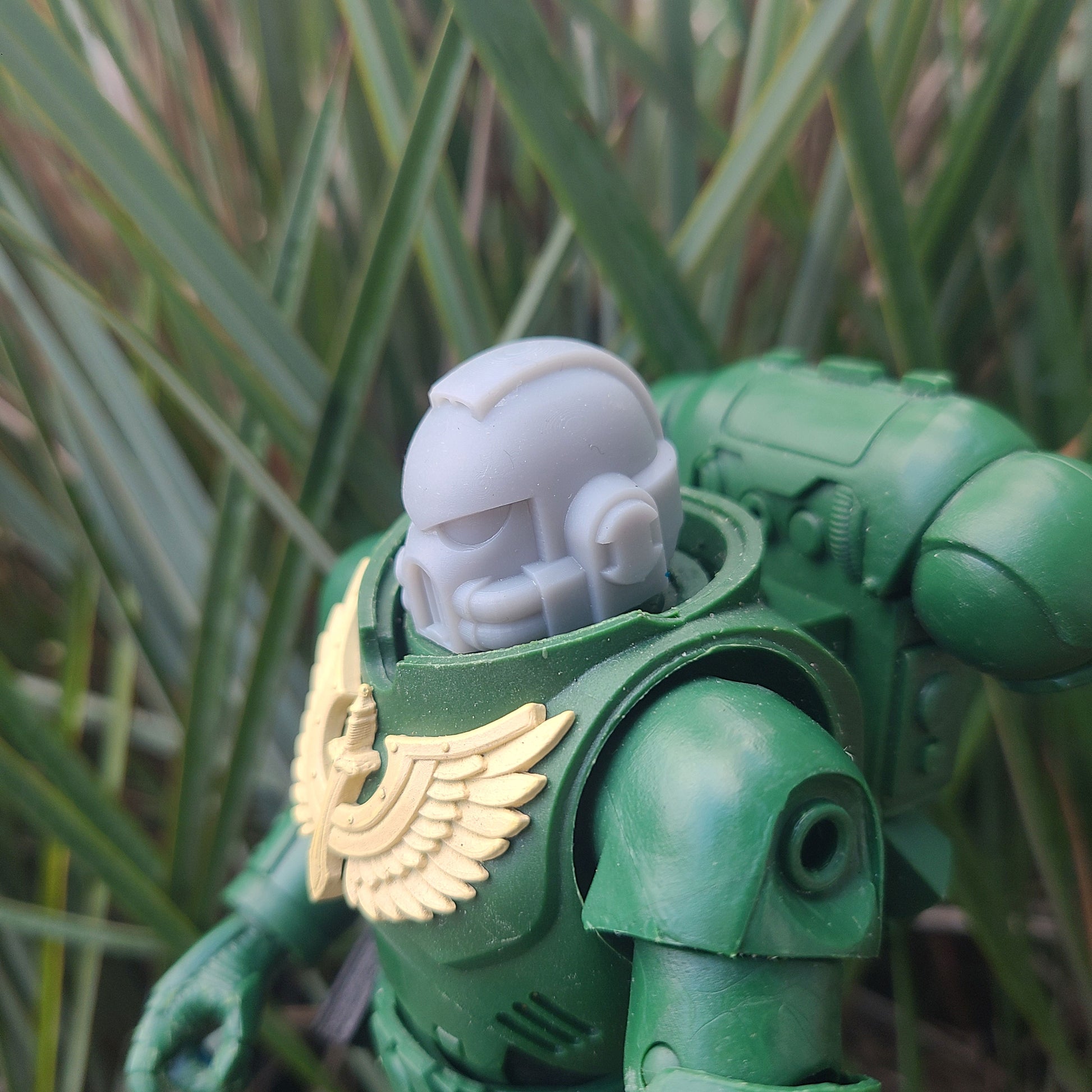 Battle Brother MK VIII Helmet with Two Hoses for McFarlane Toys Space Marine Action Figures