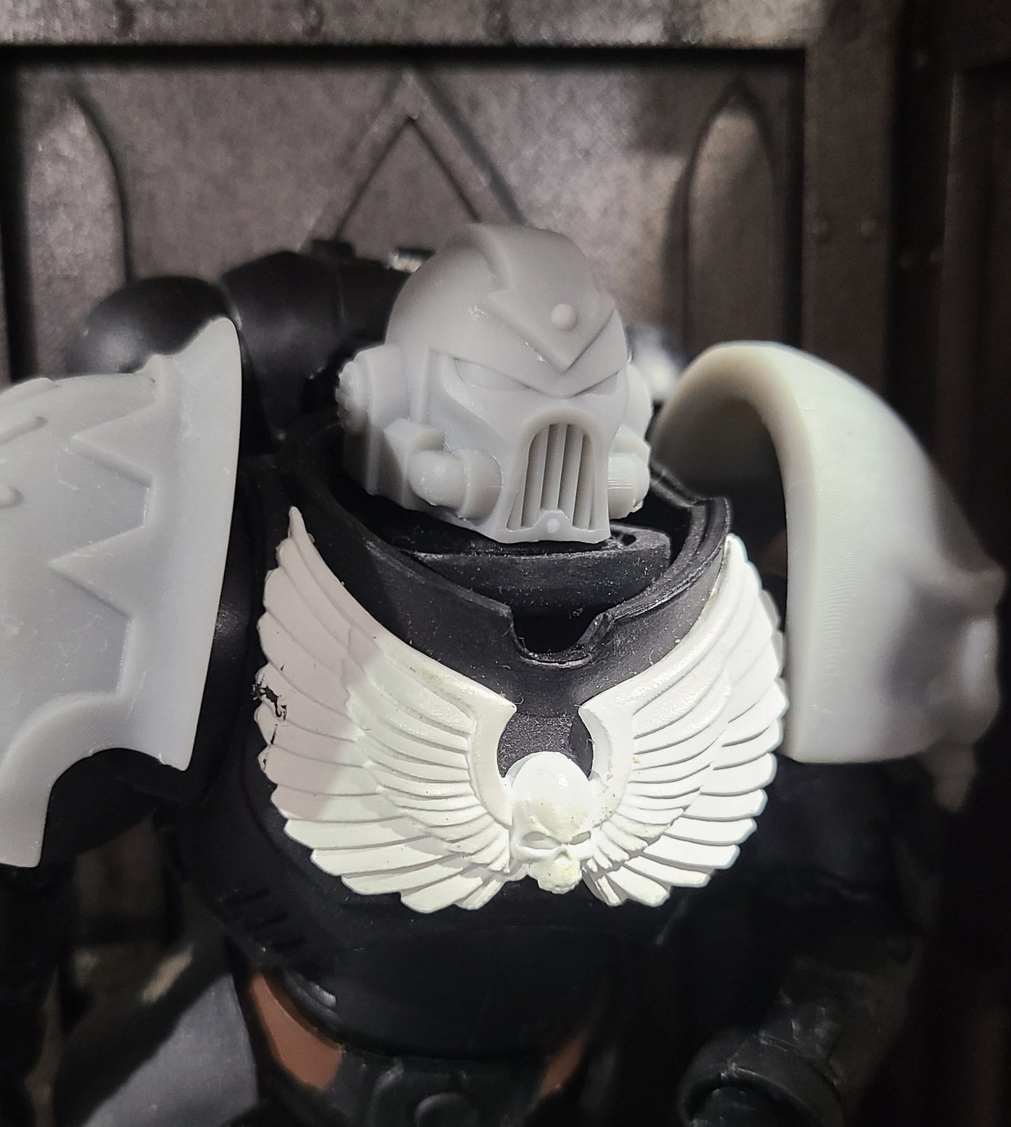 Custom Chaos Undivided Traitor Legions Mark VII Helmet with Arrow for McFarlane Toys Space Marine Action Figures