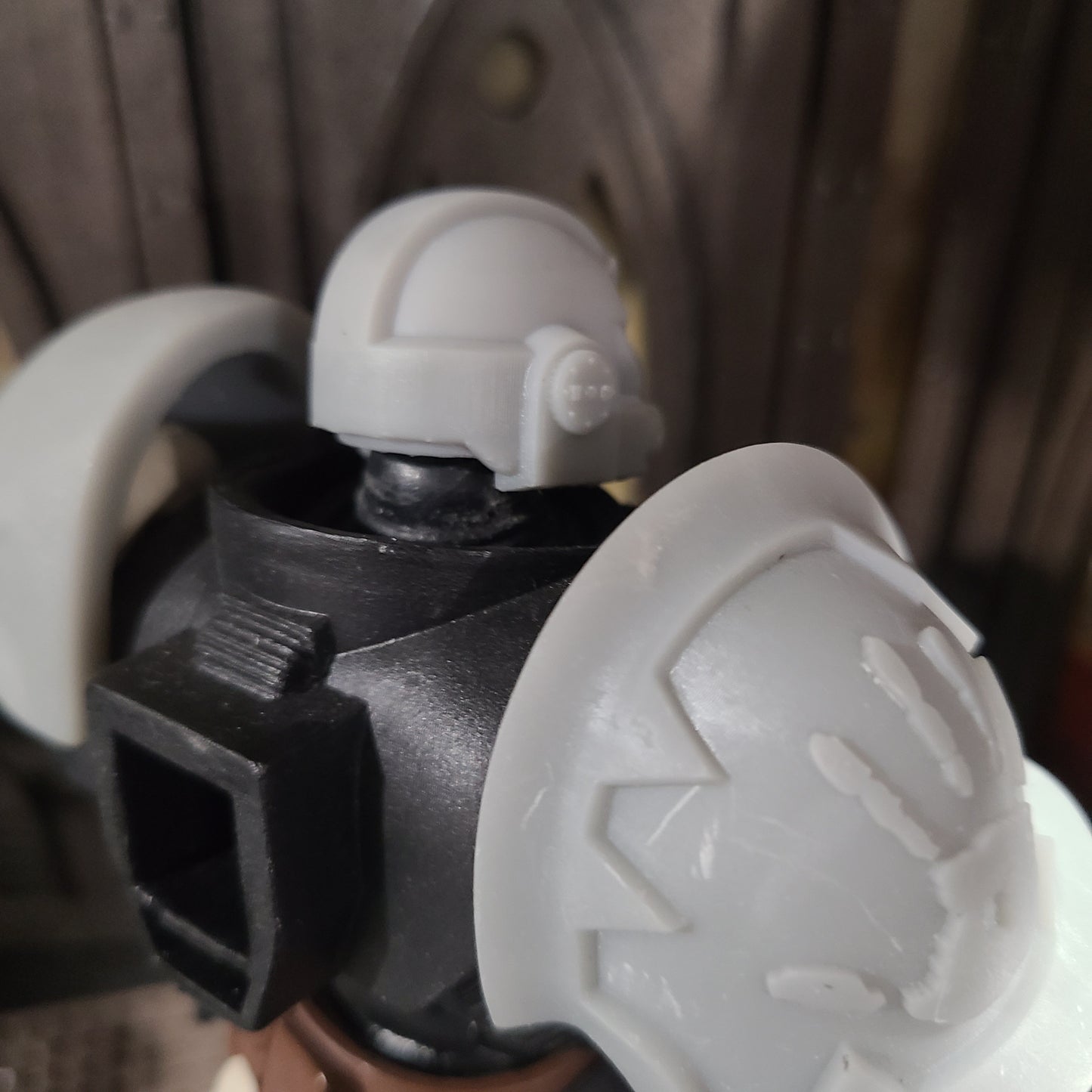 Custom Chaos Undivided Traitor Legions Mark VII Helmet with Arrow for McFarlane Toys Space Marine Action Figures