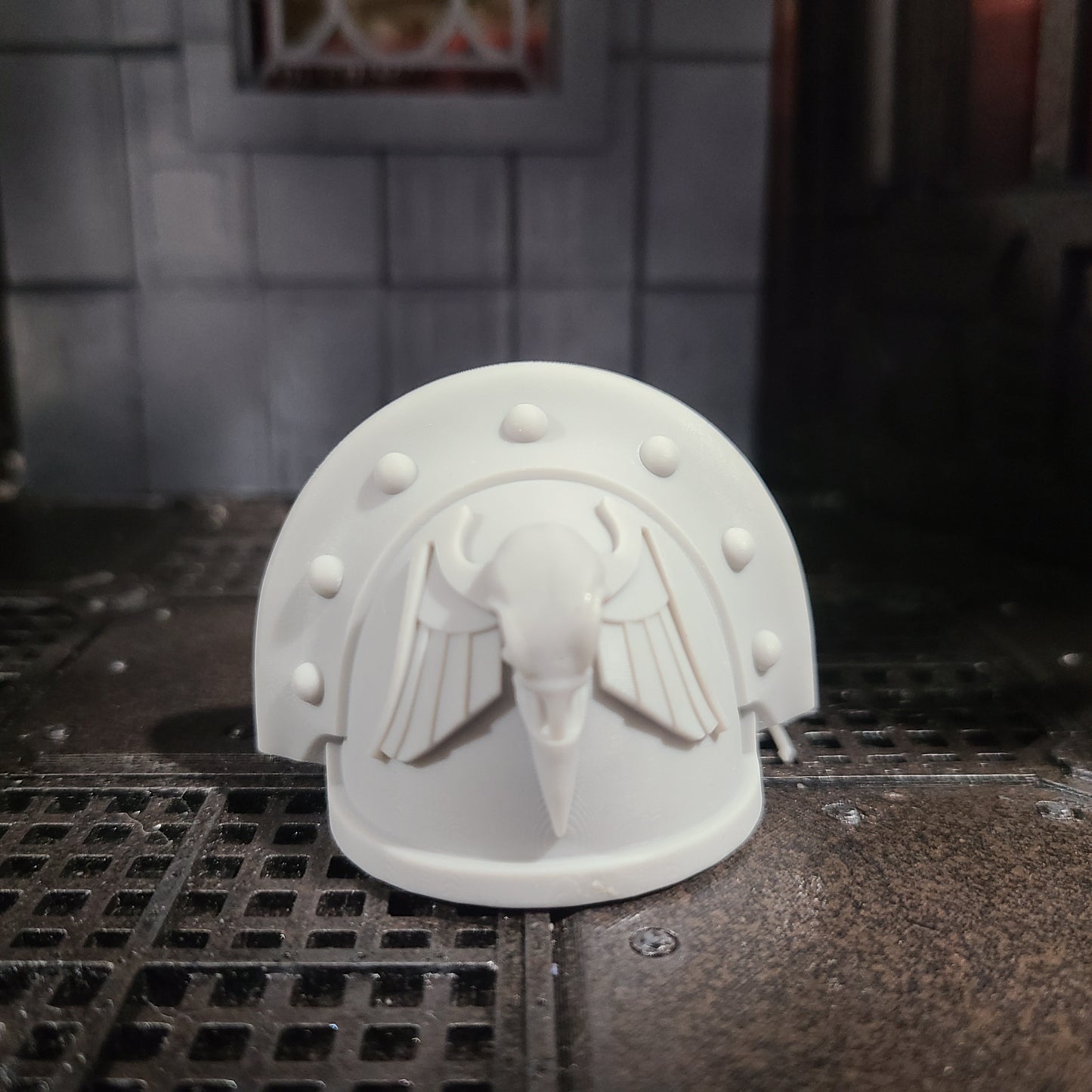 Raven Guard Legion Shrike Shoulder Pad MK III with Raven Skull Ver 11 for McFarlane Toys Loyalist Marine Action Figures