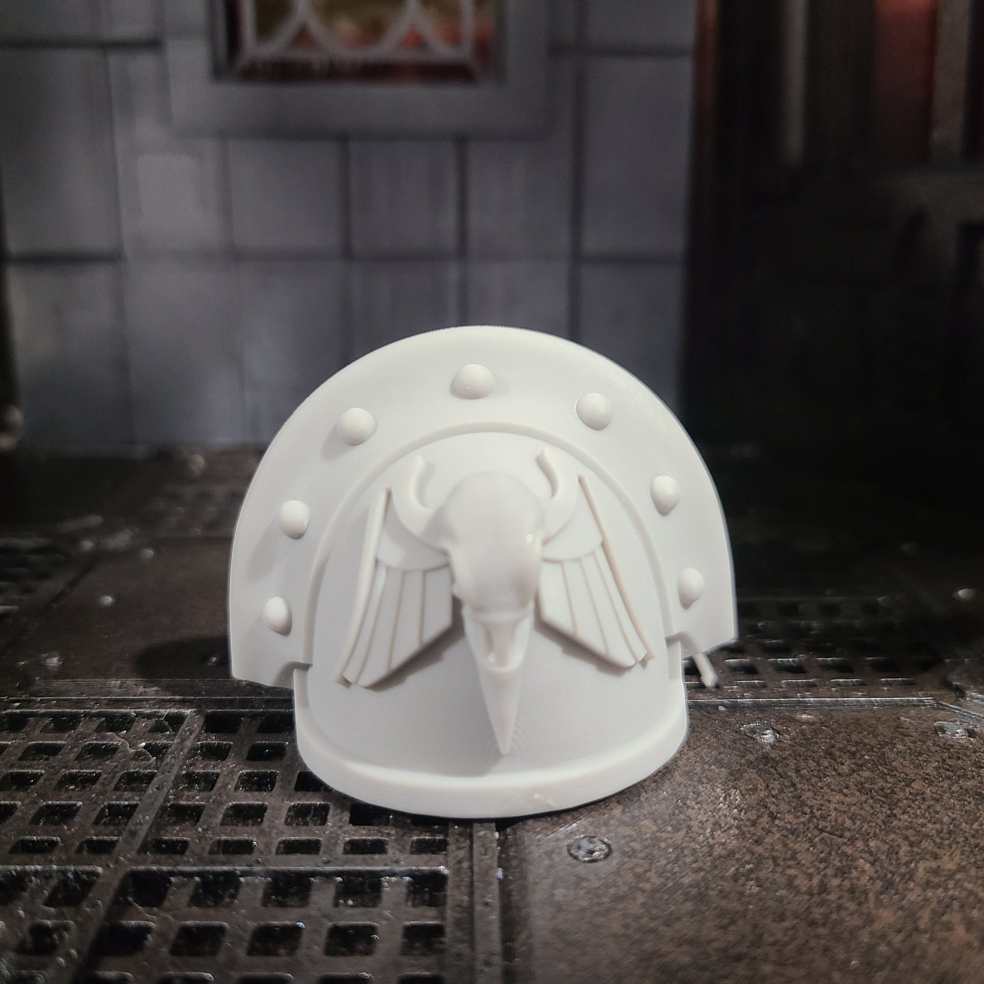 Raven Guard Legion Shrike Shoulder Pad MK III with Raven Skull Ver 11 for McFarlane Toys Loyalist Marine Action Figures