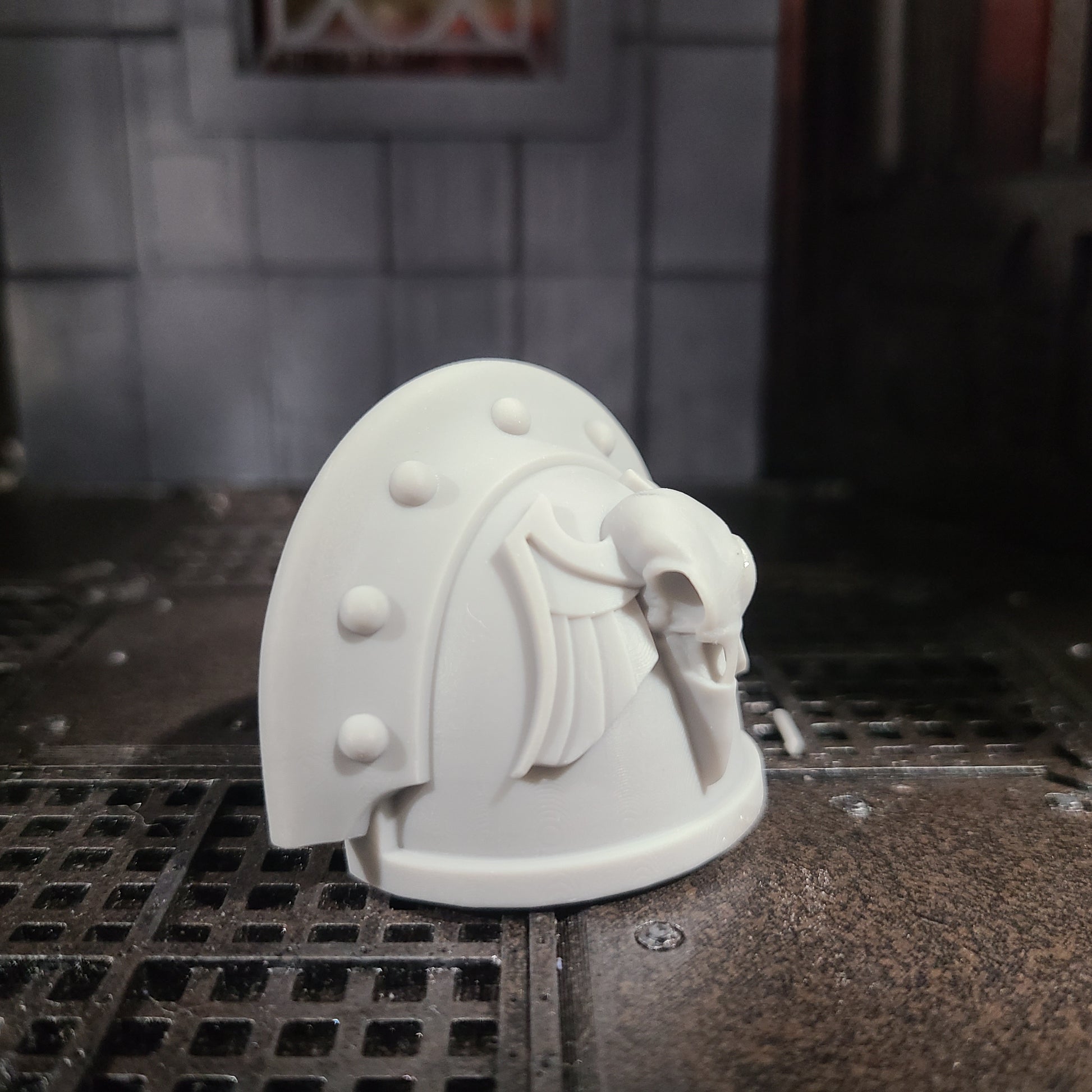 Raven Guard Legion Shrike Shoulder Pad MK III with Raven Skull Ver 11 for McFarlane Toys Loyalist Marine Action Figures
