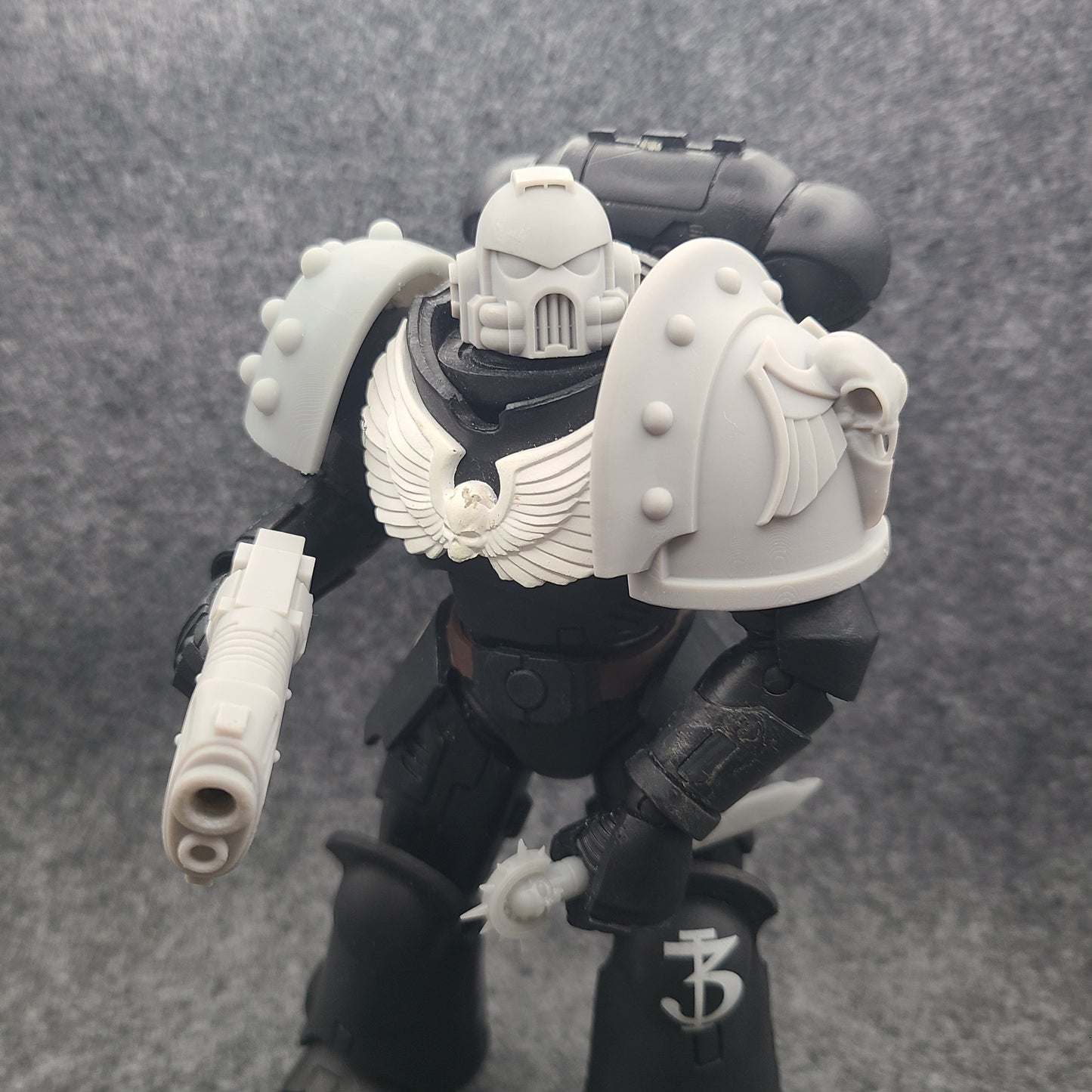 Raven Guard Legion Shrike Shoulder Pad MK III with Raven Skull Ver 11 for McFarlane Toys Loyalist Marine Action Figures
