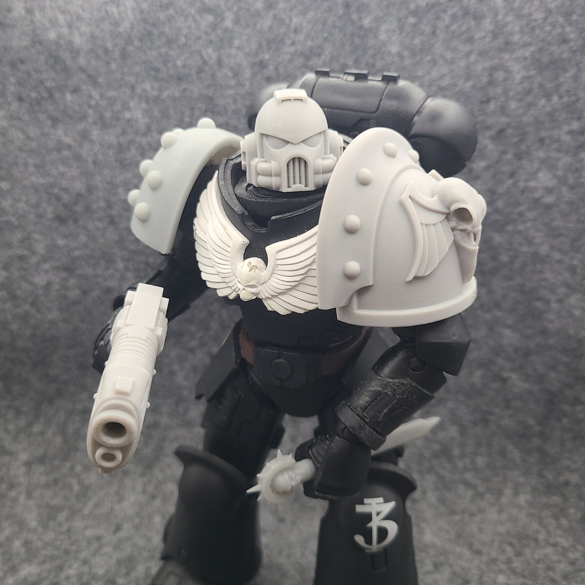 Raven Guard Legion Shrike Shoulder Pad MK III with Raven Skull Ver 11 for McFarlane Toys Loyalist Marine Action Figures