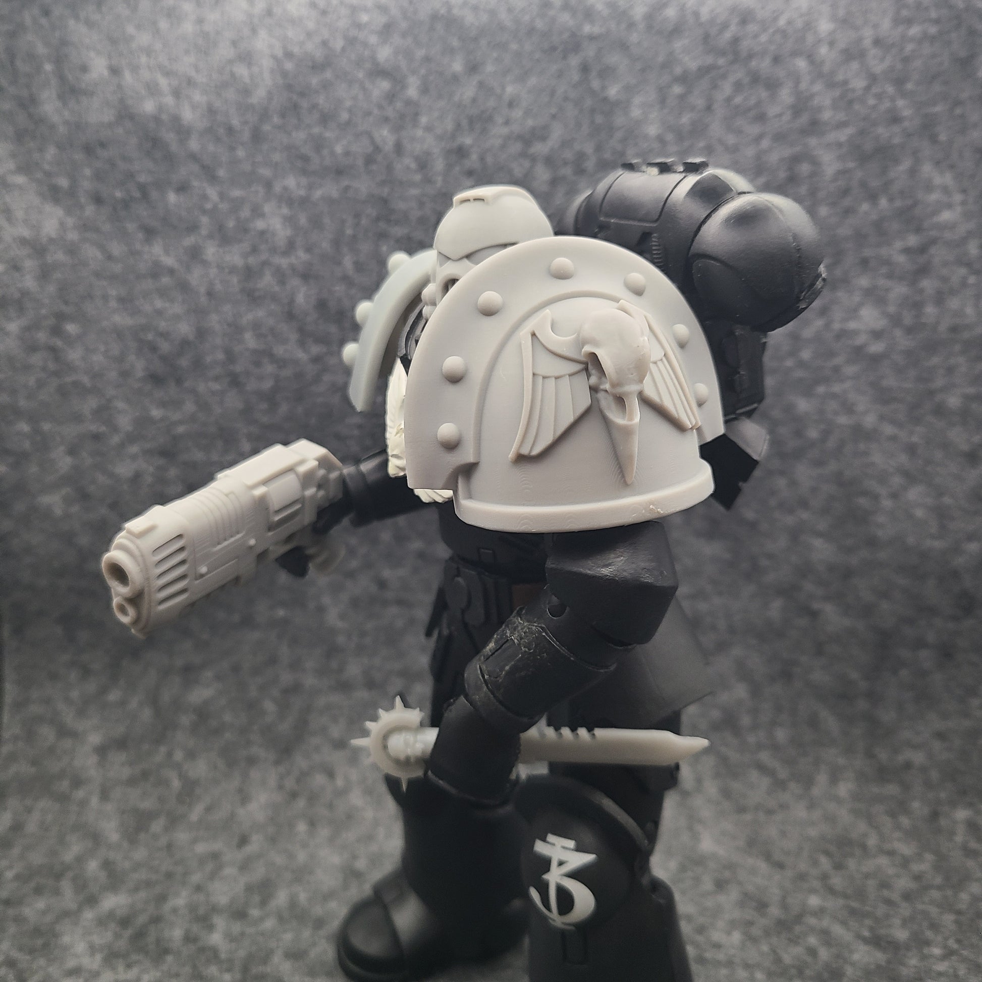 Raven Guard Legion Shrike Shoulder Pad MK III with Raven Skull Ver 11 for McFarlane Toys Loyalist Marine Action Figures