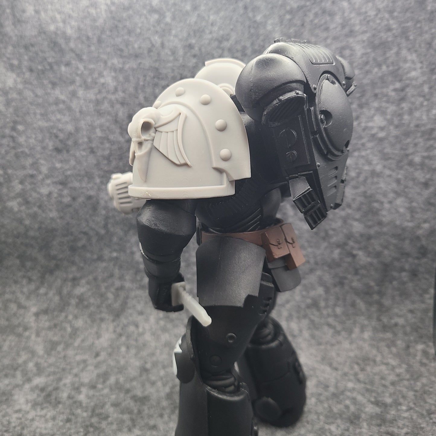 Raven Guard Legion Shrike Shoulder Pad MK III with Raven Skull Ver 11 for McFarlane Toys Loyalist Marine Action Figures