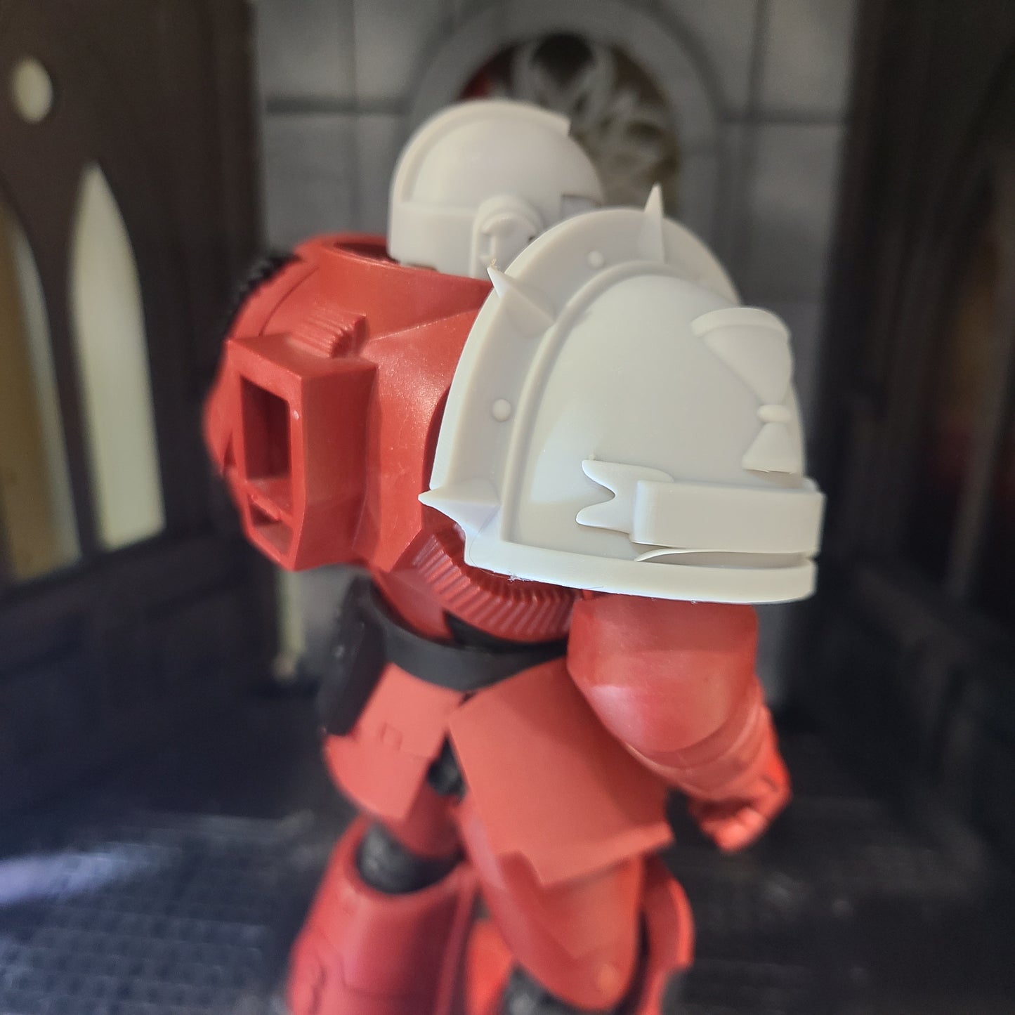 Blood Angels Sanguinary Guard Shoulder Pad with Chalice and Scroll for McFarlane Toys Space Marine Action Figures