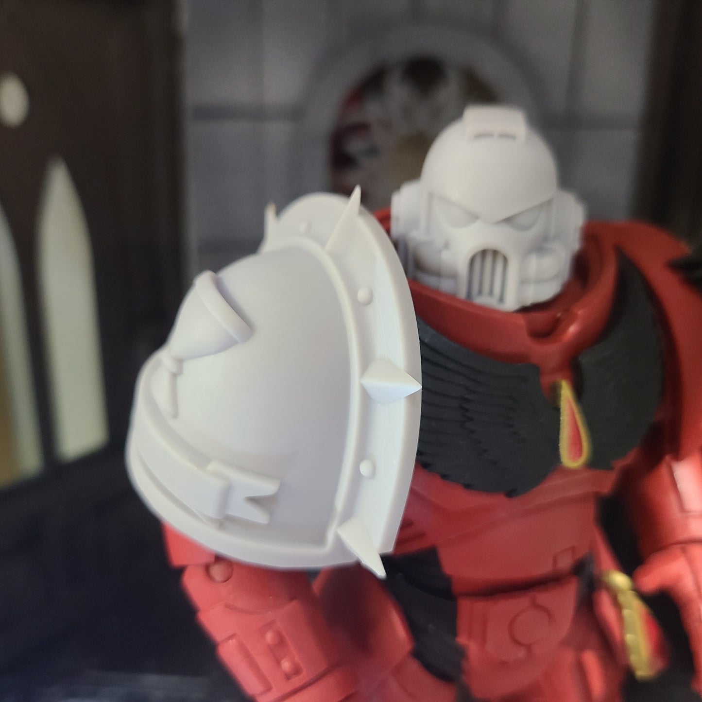 Blood Angels Sanguinary Guard Shoulder Pad with Chalice and Scroll for McFarlane Toys Space Marine Action Figures