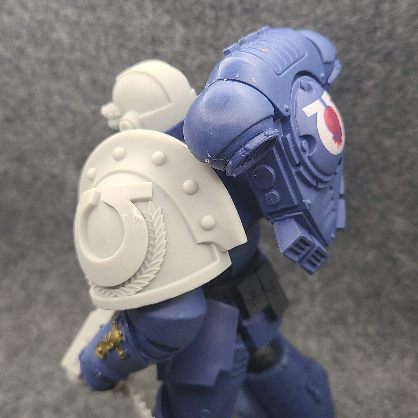 Ultramarines MK III Shoulder Pad with Laurel Wreath Full Studded Ridge for McFarlane Toys Space Marines