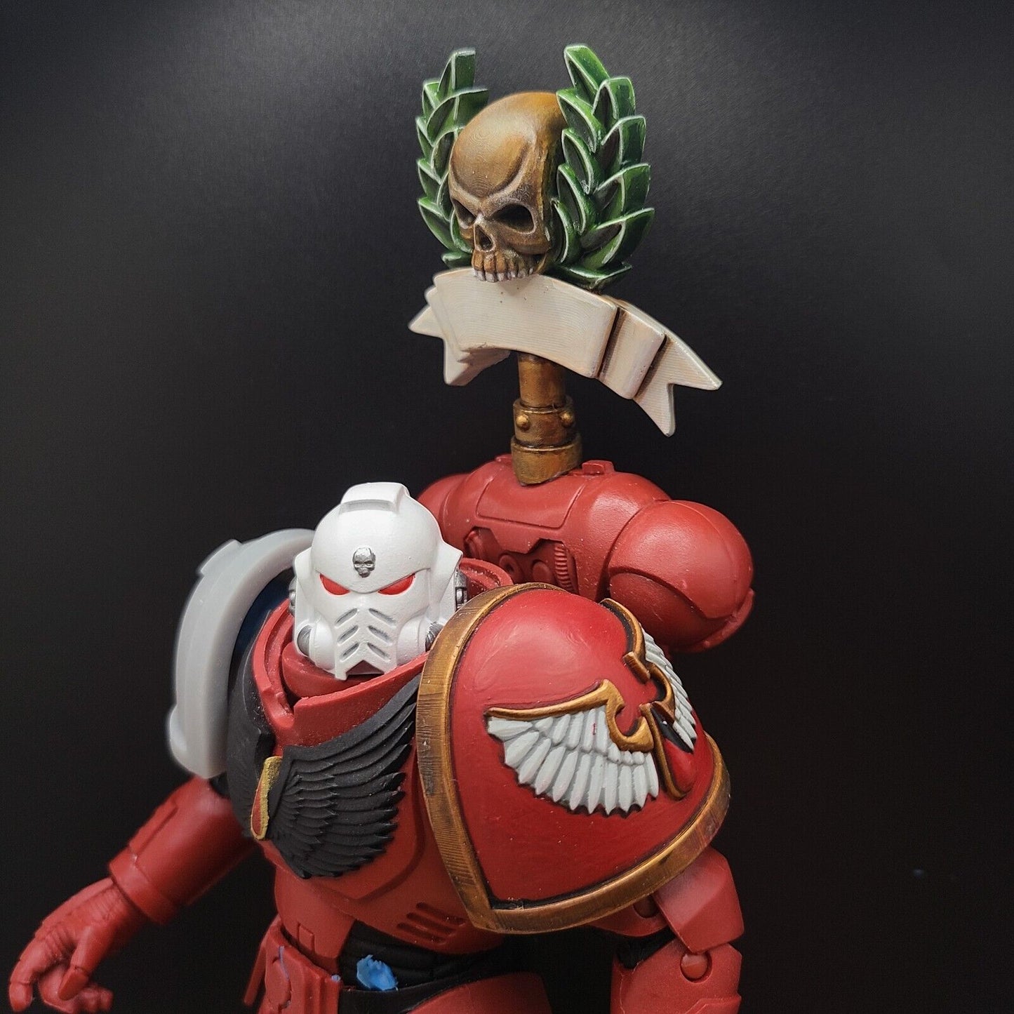 Space Marine Backpack Accessories Relic Skull with Laurel for McFarlane Toys Space Marine Action Figures