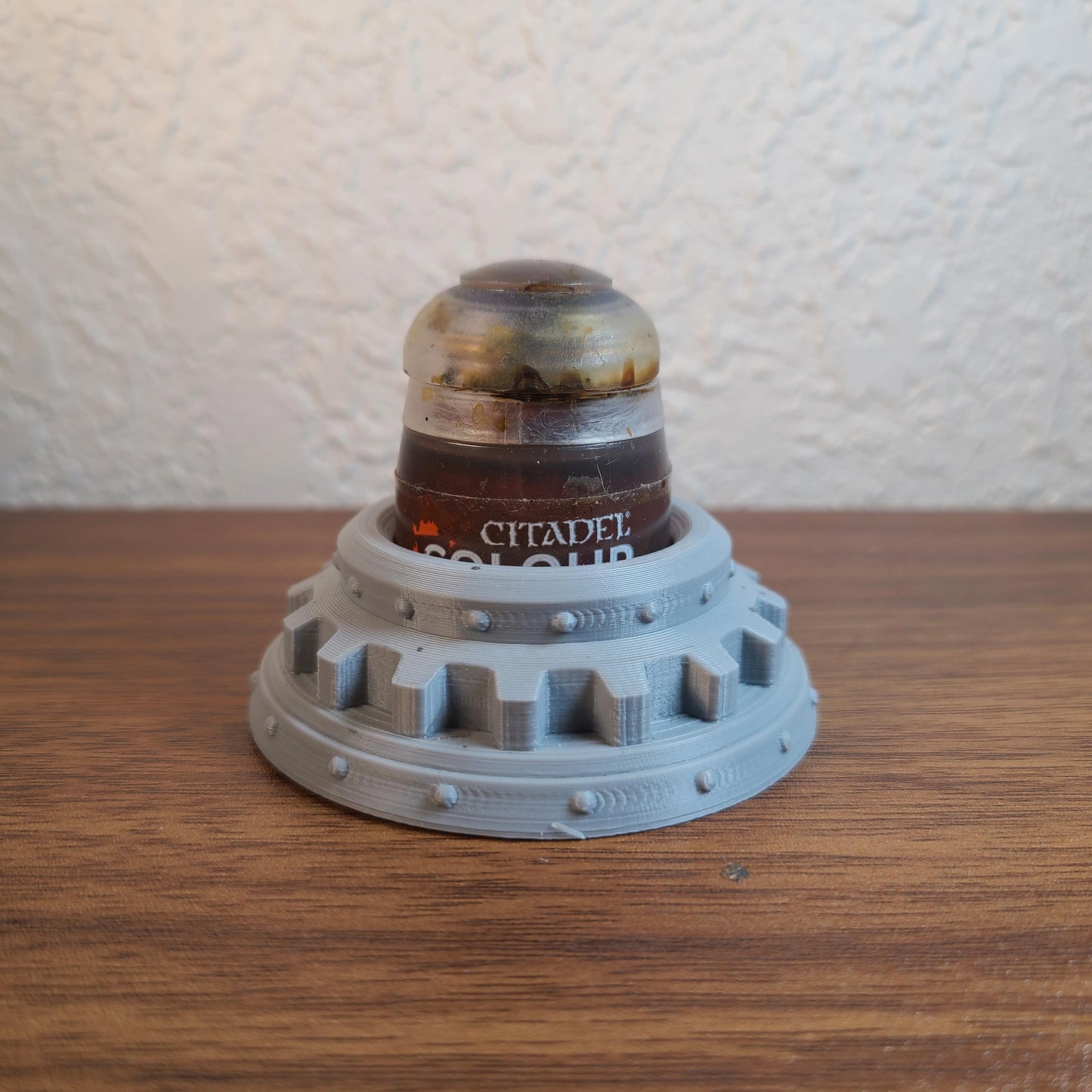Paint Pot Holder for Citadel Paints - Mechanical Gear with Closed Citadel Colour Contrast Aggaros Dunes