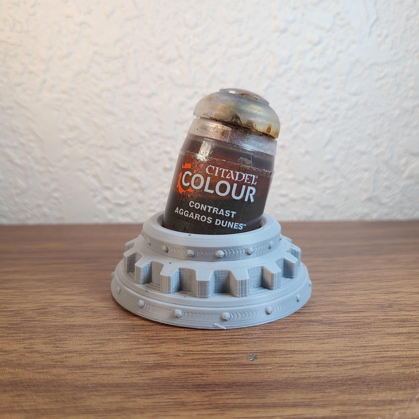 Paint Pot Holder for Citadel Paints - Mechanical Gear with Citadel Colour Contrast Aggaros Dunes