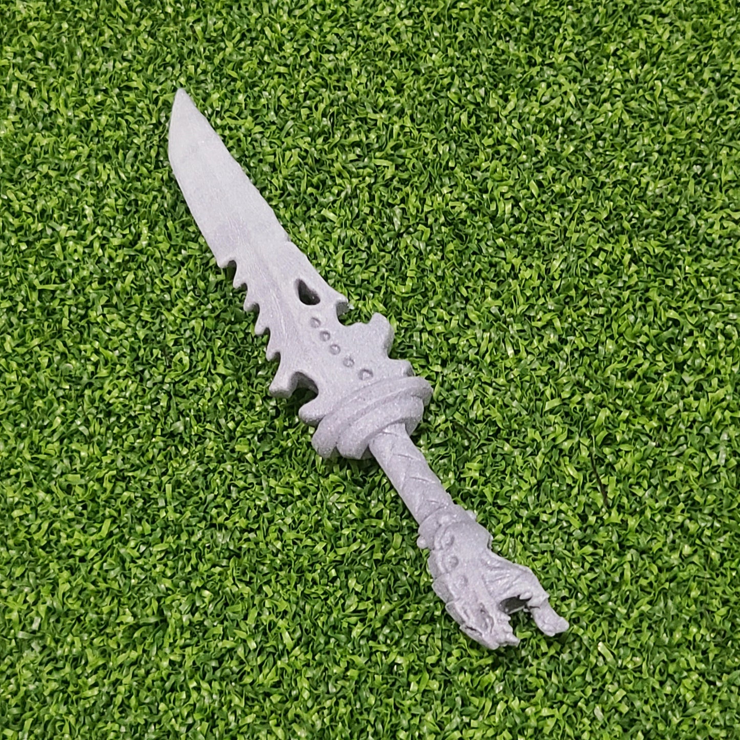 Alien Hunters Warrior Order Bone Blade with Bughead Pommel custom resin close combat weapon compatible with McFarlane Toys 7-inch 1:12 scale armored action figures.