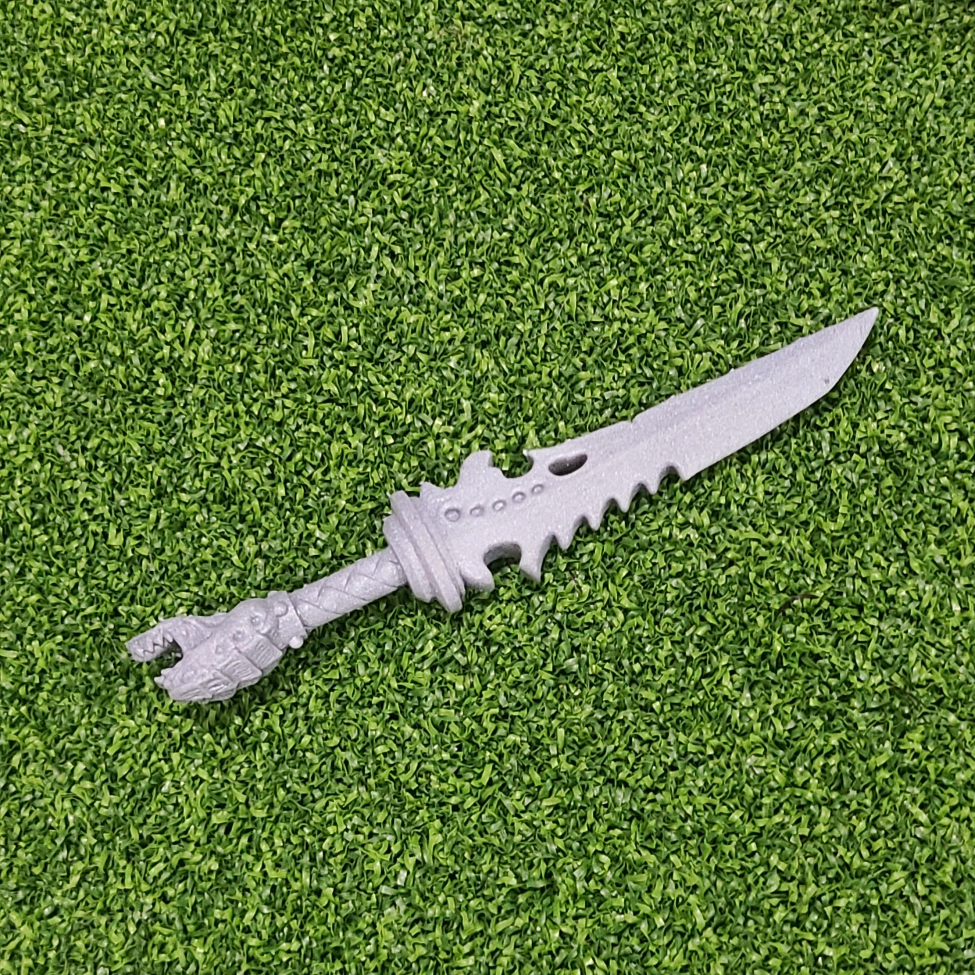 Alien Hunters Warrior Order Bone Blade with Bughead Pommel custom resin close combat weapon compatible with McFarlane Toys 7-inch 1:12 scale armored action figures.