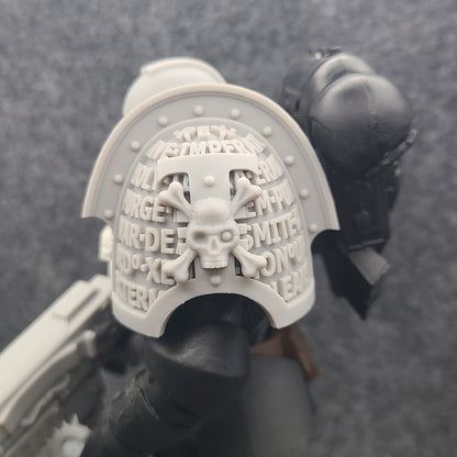 Deathwatch Mark VIII Shoulder Pad Version 03 for McFarlane Toys Loyalist Marine Action Figures Custom 1:12th Scale Pauldron