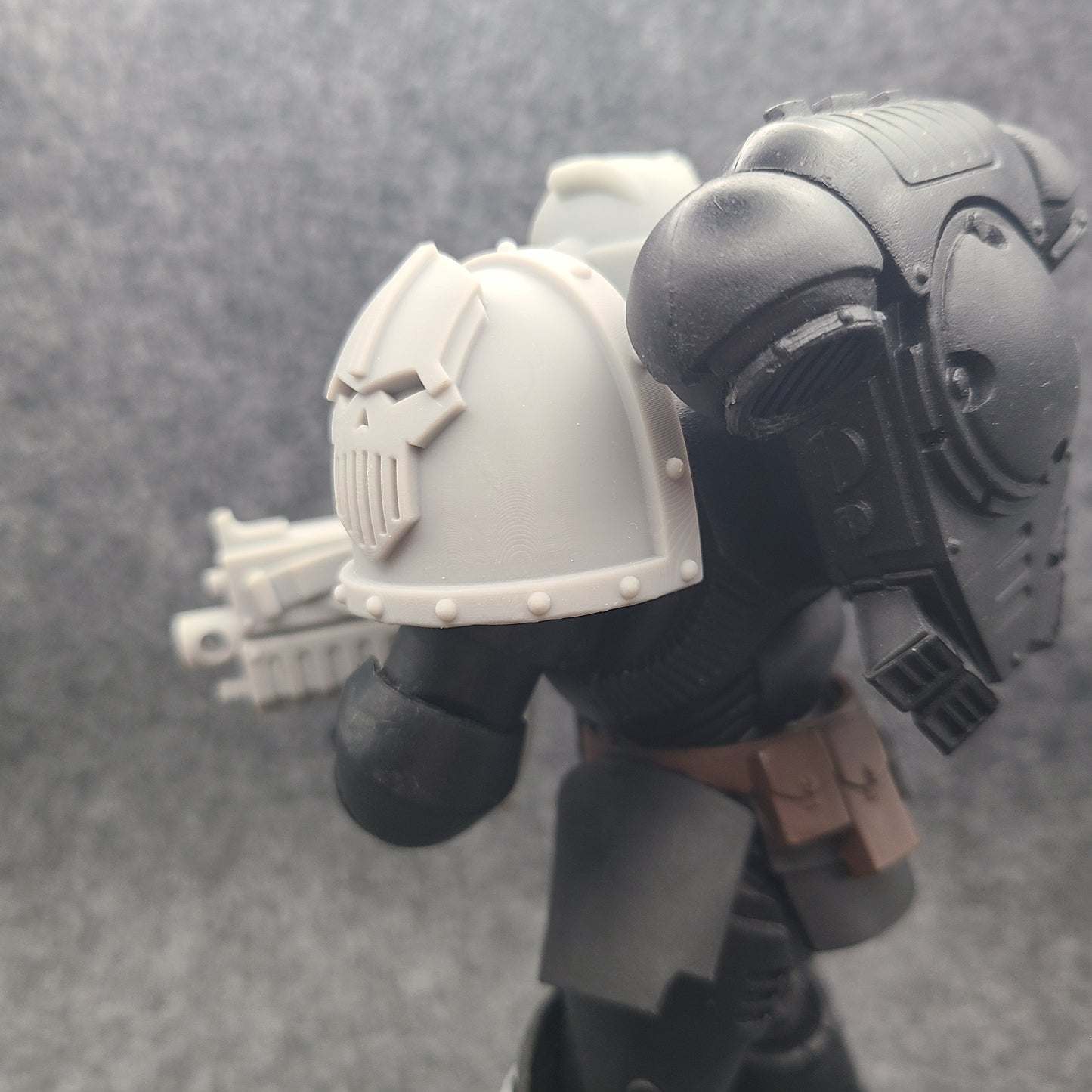 Iron Warriors Legion MKVII Shoulder Pad Ver 03 for McFarlane Toys Traitor Marine Acrion Figures Custom 1:12th Scale Pauldrons