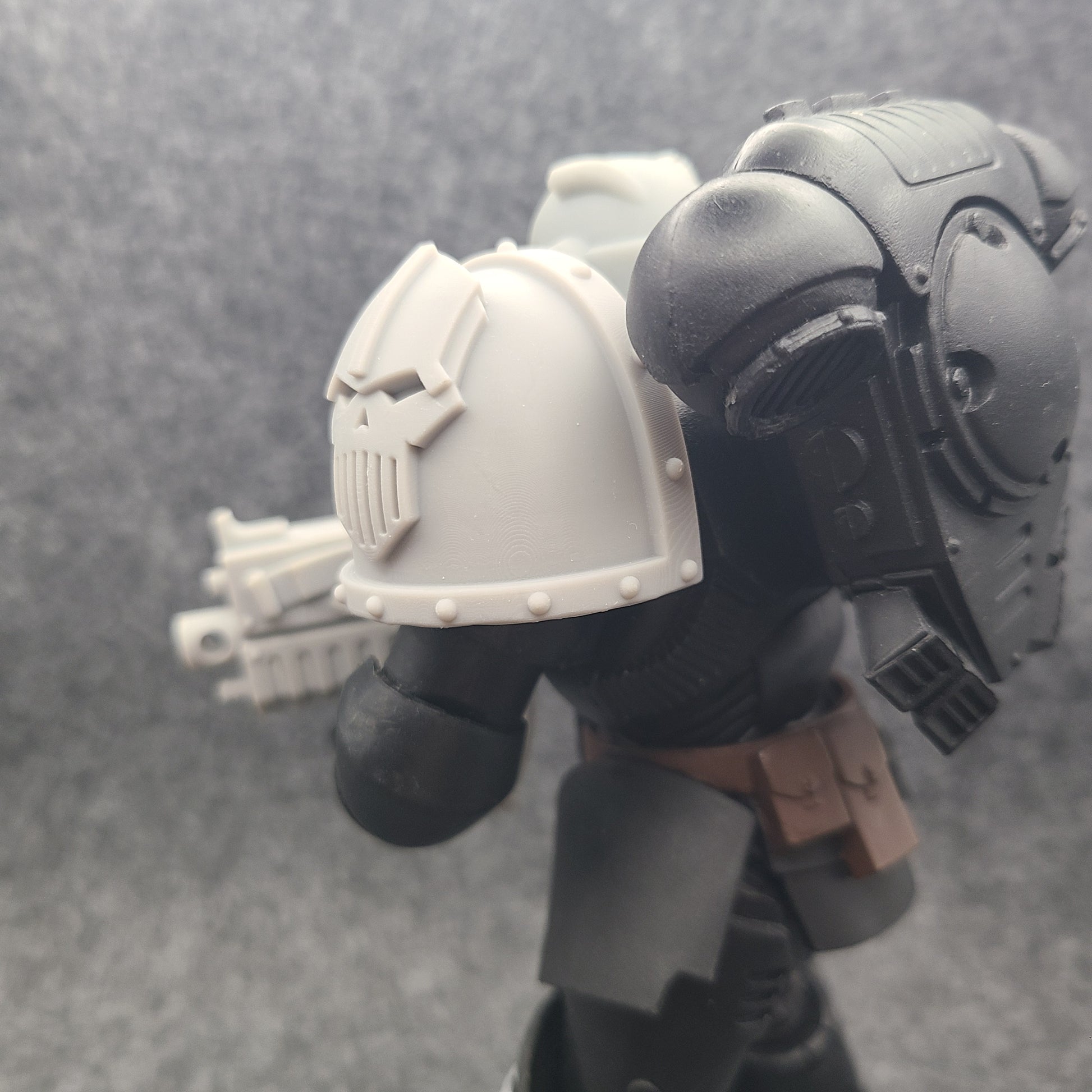 Iron Warriors Legion MKVII Shoulder Pad Ver 03 for McFarlane Toys Traitor Marine Acrion Figures Custom 1:12th Scale Pauldrons