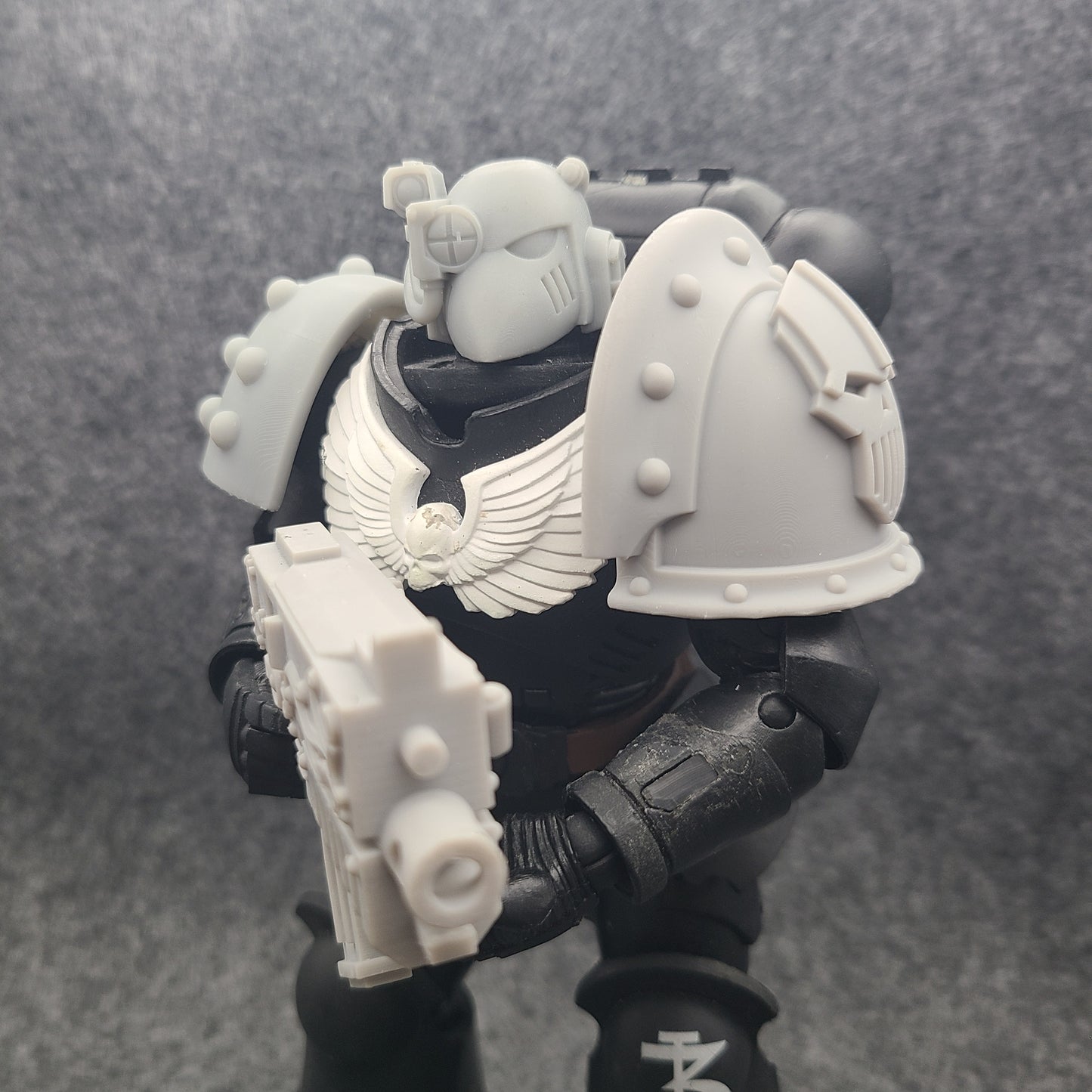 Iron Skull Legion MKIII Shoulder Pad V12 for McFarlane Toys Traitor Marine Acrion Figures Custom 1:12th Scale Pauldrons