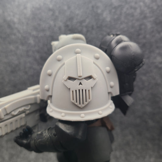 Iron Warriors Legion MKIII Shoulder Pad Gen: 3 Pauldron Full Sword Breaker Studded Double Rivets compatible with McFarlane Toys Space Marines designed by Fantasy World Games