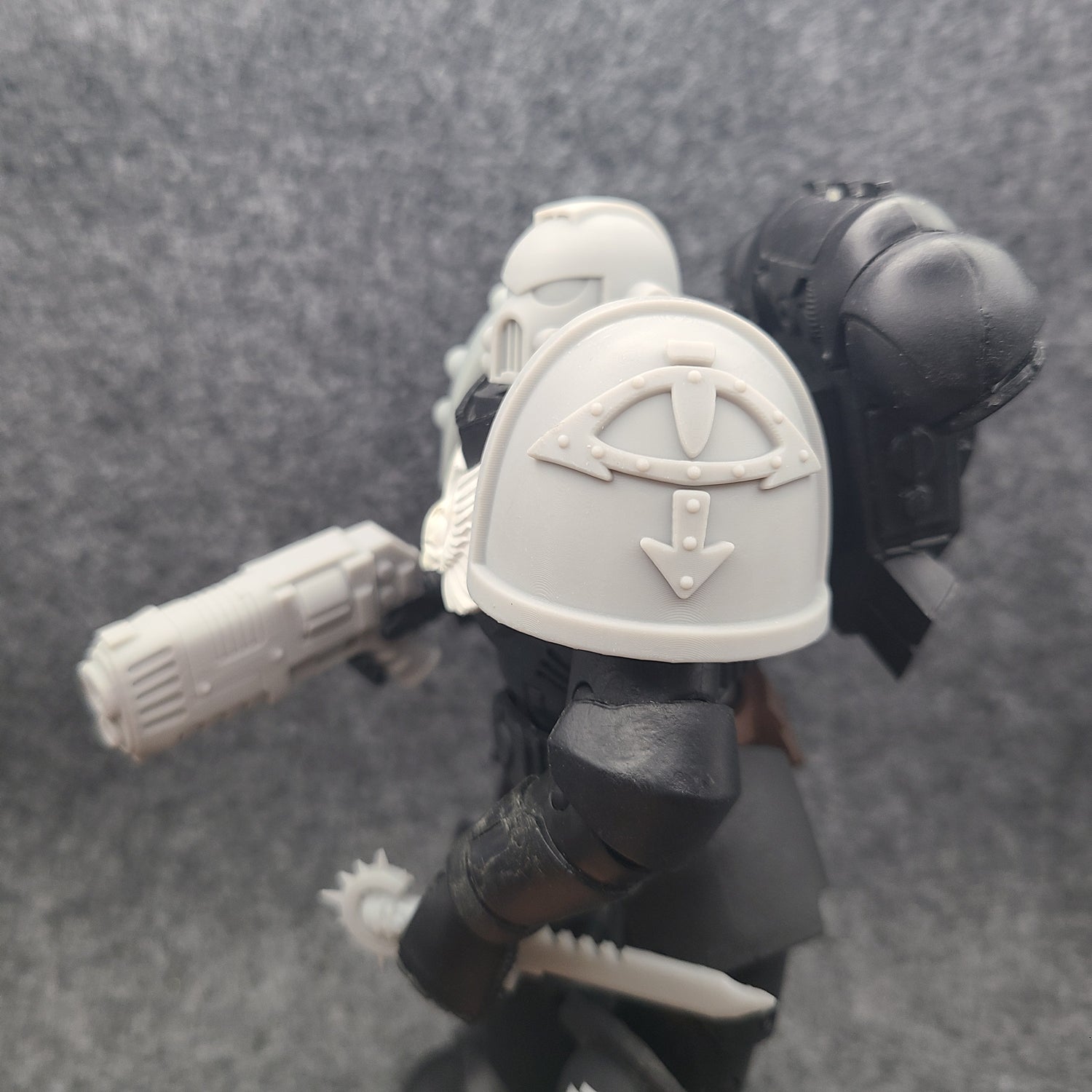 Sons of Horus MKIV Shoulder Pad Evil Eye Studded for McFarlane Toys Space Marine Action Figures