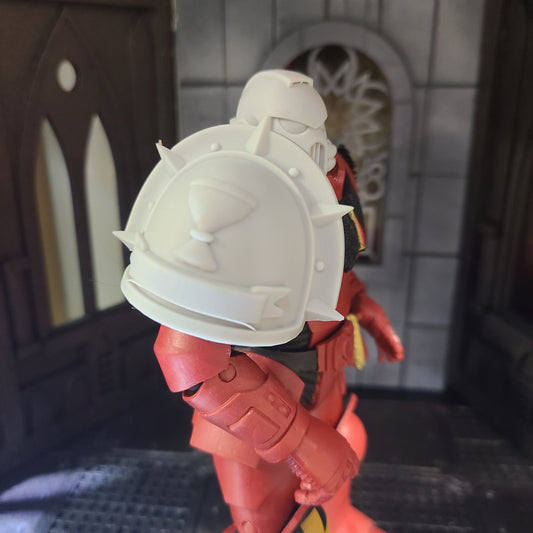 Blood Angels Sanguinary Guard Shoulder Pad with Chalice and Scroll for McFarlane Toys Space Marine Action Figures