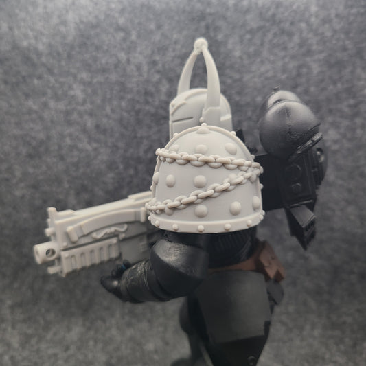 Battle Brother MKVII Shoulder Pad with Chains and Molecular Bonding Studs for McFarlane Toys Space Marine Action Figures