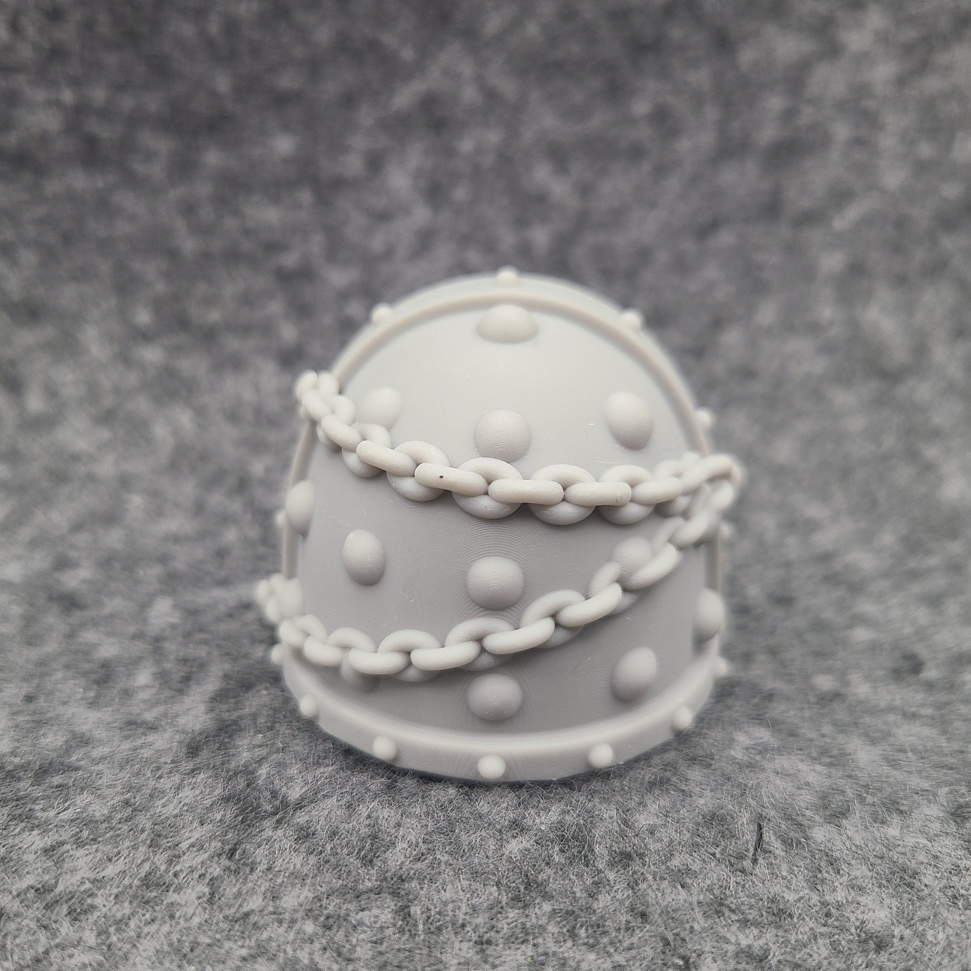 Battle Brother MKVII Shoulder Pad with Chains and Molecular Bonding Studs for McFarlane Toys Space Marine Action Figures