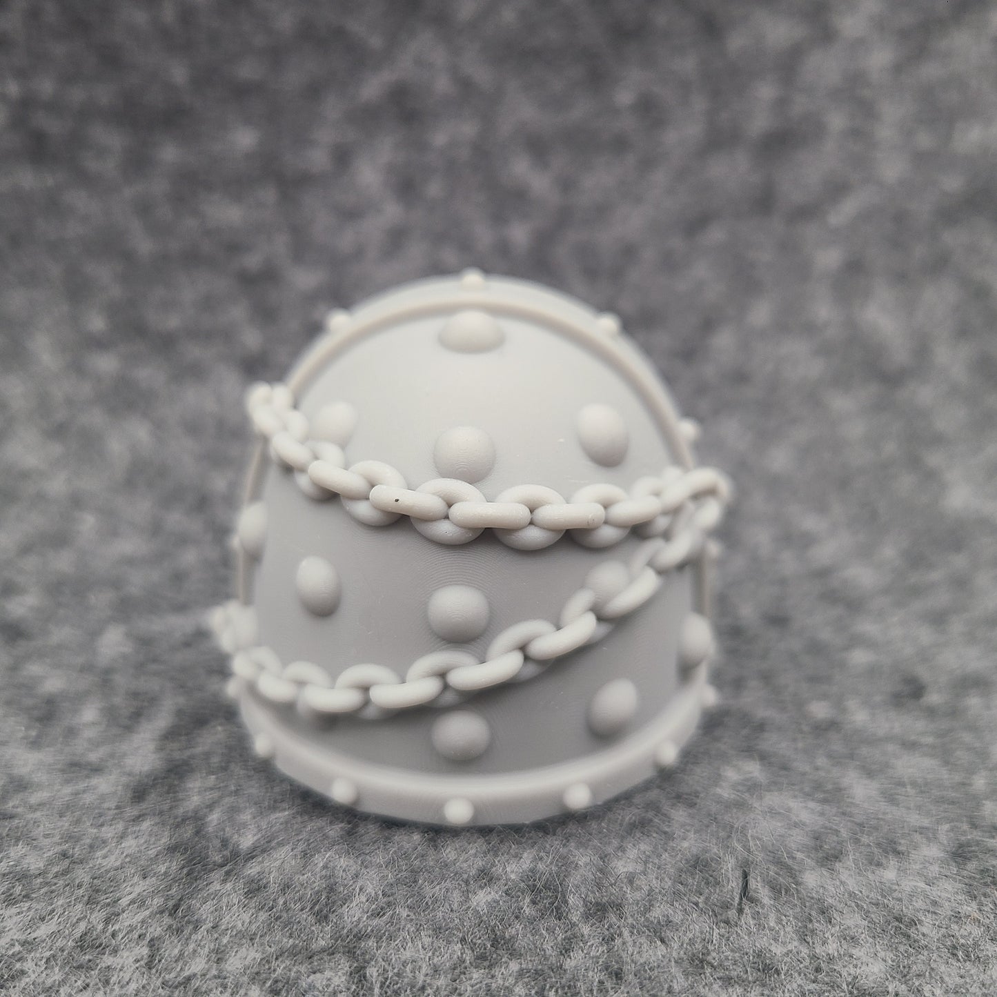 Battle Brother MKVII Shoulder Pad with Chains and Molecular Bonding Studs for McFarlane Toys Space Marine Action Figures