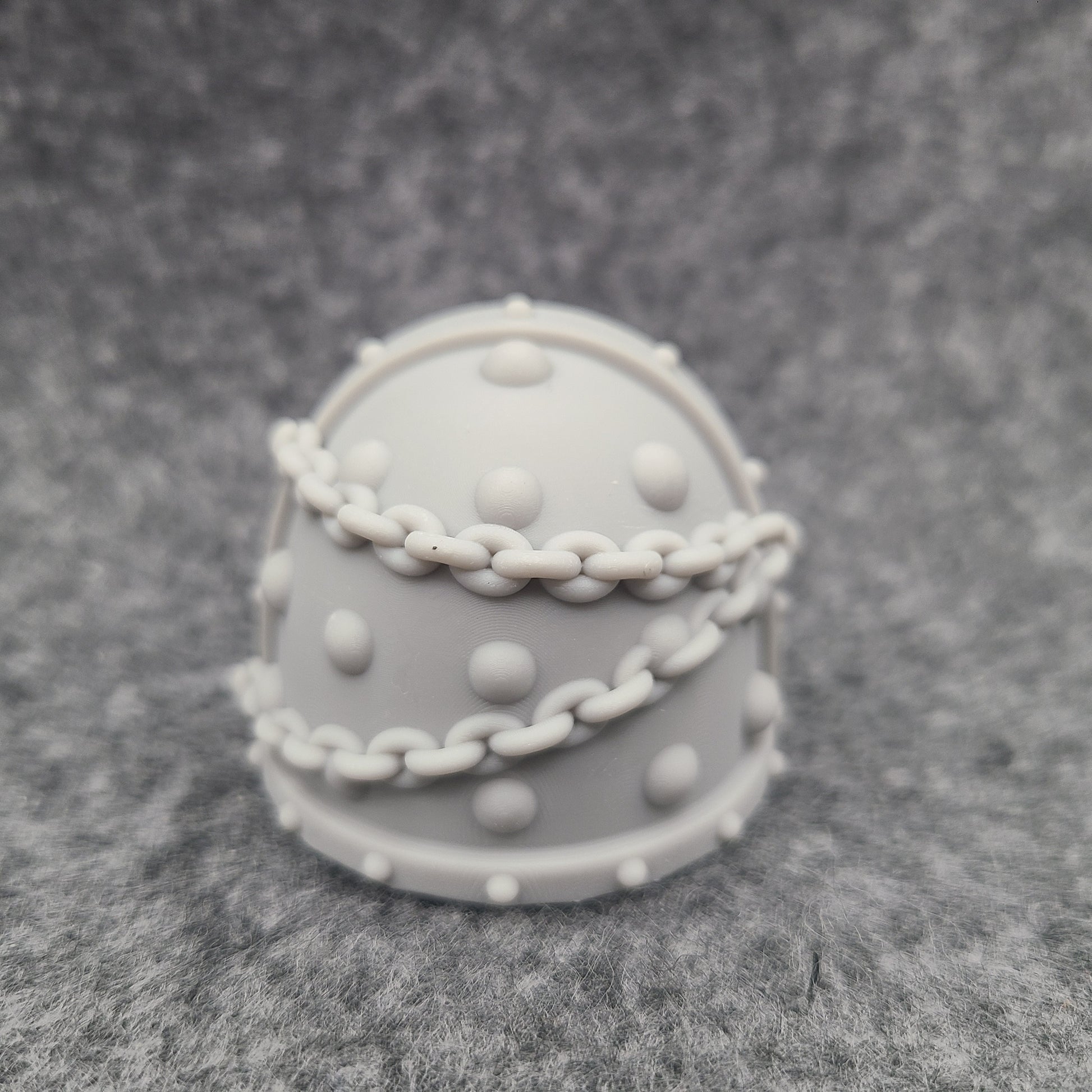 Battle Brother MKVII Shoulder Pad with Chains and Molecular Bonding Studs for McFarlane Toys Space Marine Action Figures