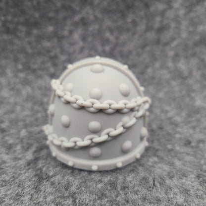 Battle Brother MKVII Shoulder Pad with Chains and Molecular Bonding Studs for McFarlane Toys Space Marine Action Figures