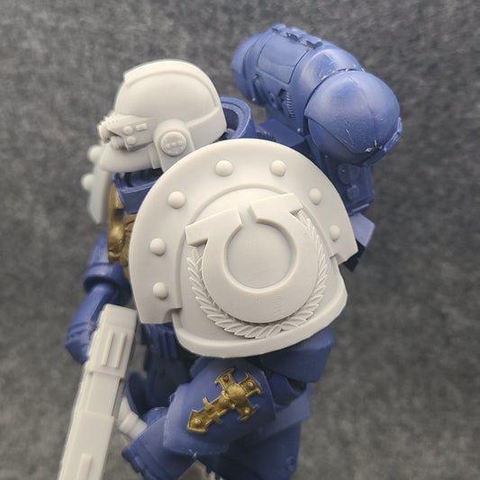 Ultramarines MK III Shoulder Pad with Laurel Wreath Full Studded Ridge for McFarlane Toys Space Marines