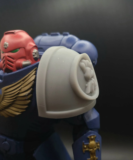Imperial Fist Legion MKIV Shoulder Pad on McFarlane Toys Ultramarines Space Marines Warhammer 40K