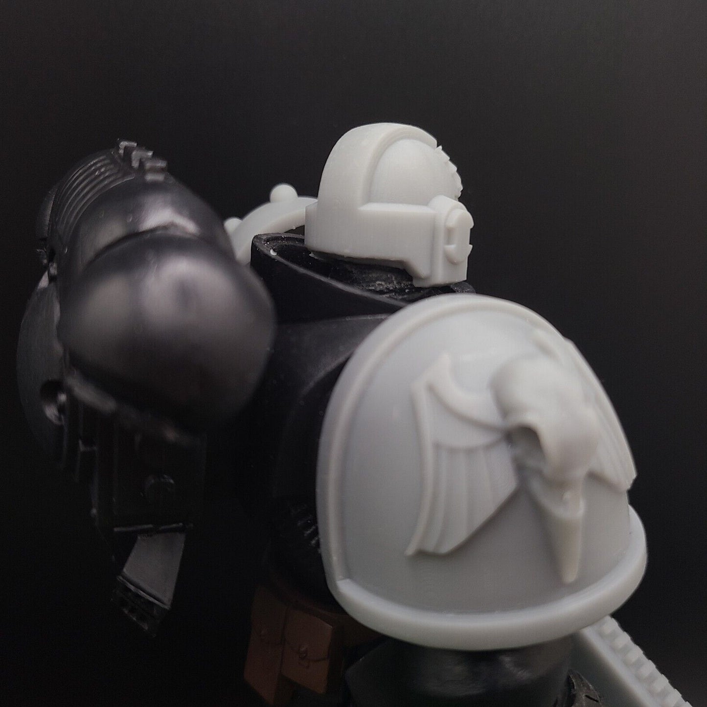 Raven Guard Shrike MK IV Right Shoulder Pad with Raven Skull for McFarlane Toys Space Marine Action Figures