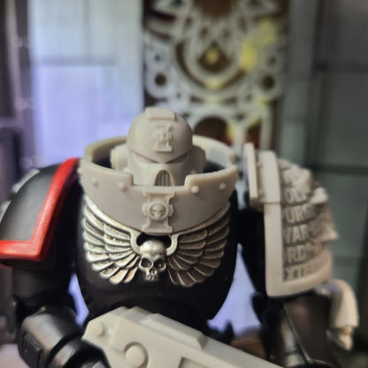 Alien Hunters Warrior Order Gorget with Hunter Icon compatible with McFarlane Toys 1:12 scale armored action figures