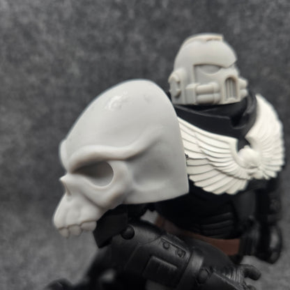 Bloodfang Warrior Order Large Full Skull Shoulder Pad resin upgrade compatible with McFarlane Toys 7-inch armored action figures by Fantasy World Games.