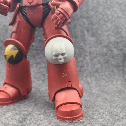 Sanguis Warrior Order Knee Pad Armor custom resin accessory compatible with McFarlane Toys 7-inch armored action figures.